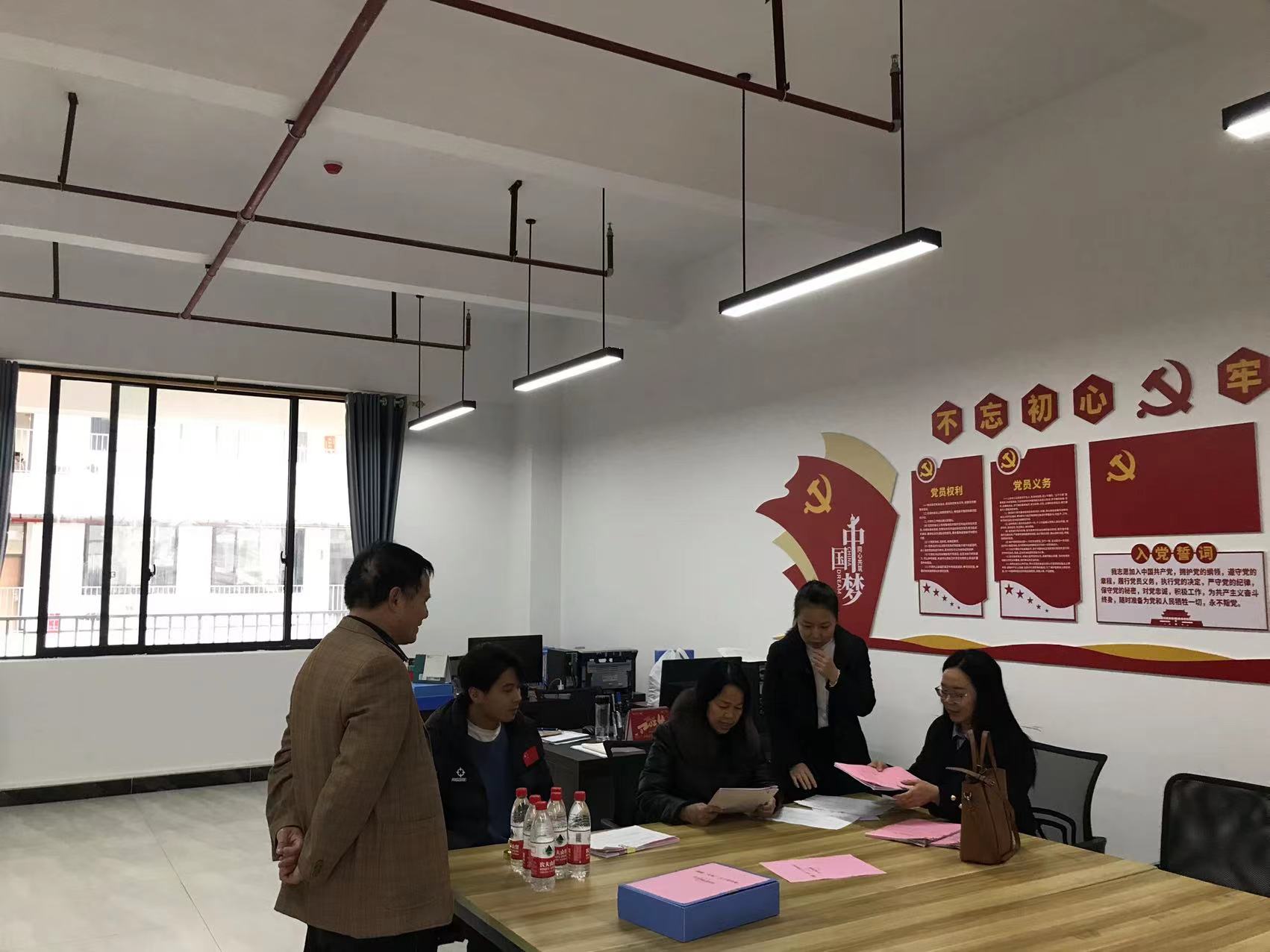 教育局到校检查学校创建“五好”关心下一代工作委员会相关台账 丨 开云手机登录入口